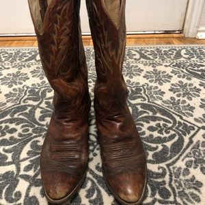 Justin Boots Buck Chestnut Round Toe Western Boot